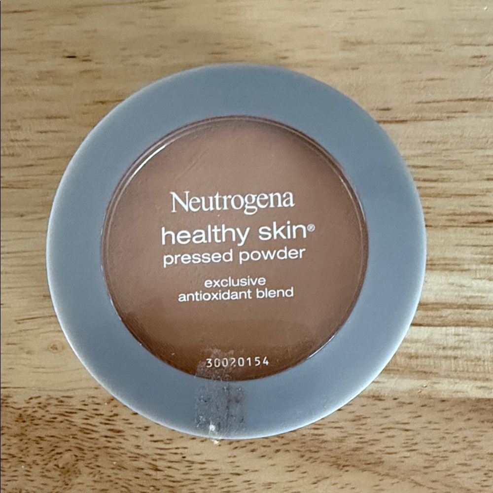 Neutrogena Healthy Skin Pressed Powder - Light 20 Never used